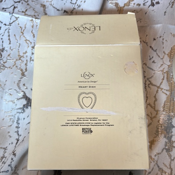 Lenox heart shaped candy dish or jewelry holder cream with gold accents - Picture 5 of 10